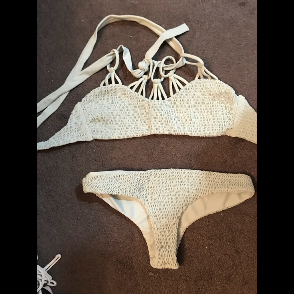 Tori praver bikini
